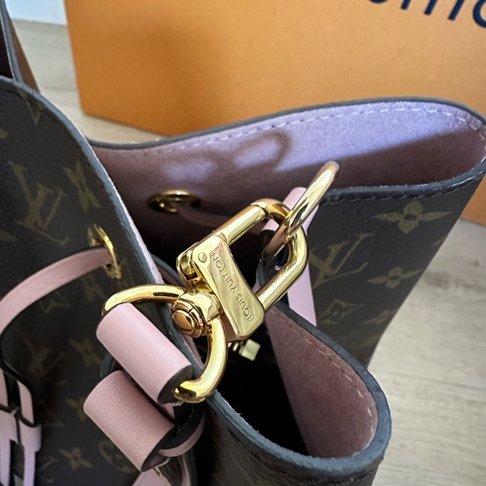 Louis Vuitton NéoNoé Pink Leather Bucket Handbag - Picture 8 of 10